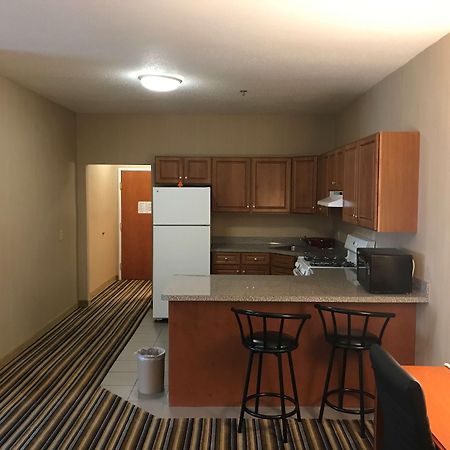 Best Western Plus New England Inn & Suites Berlin Exterior photo