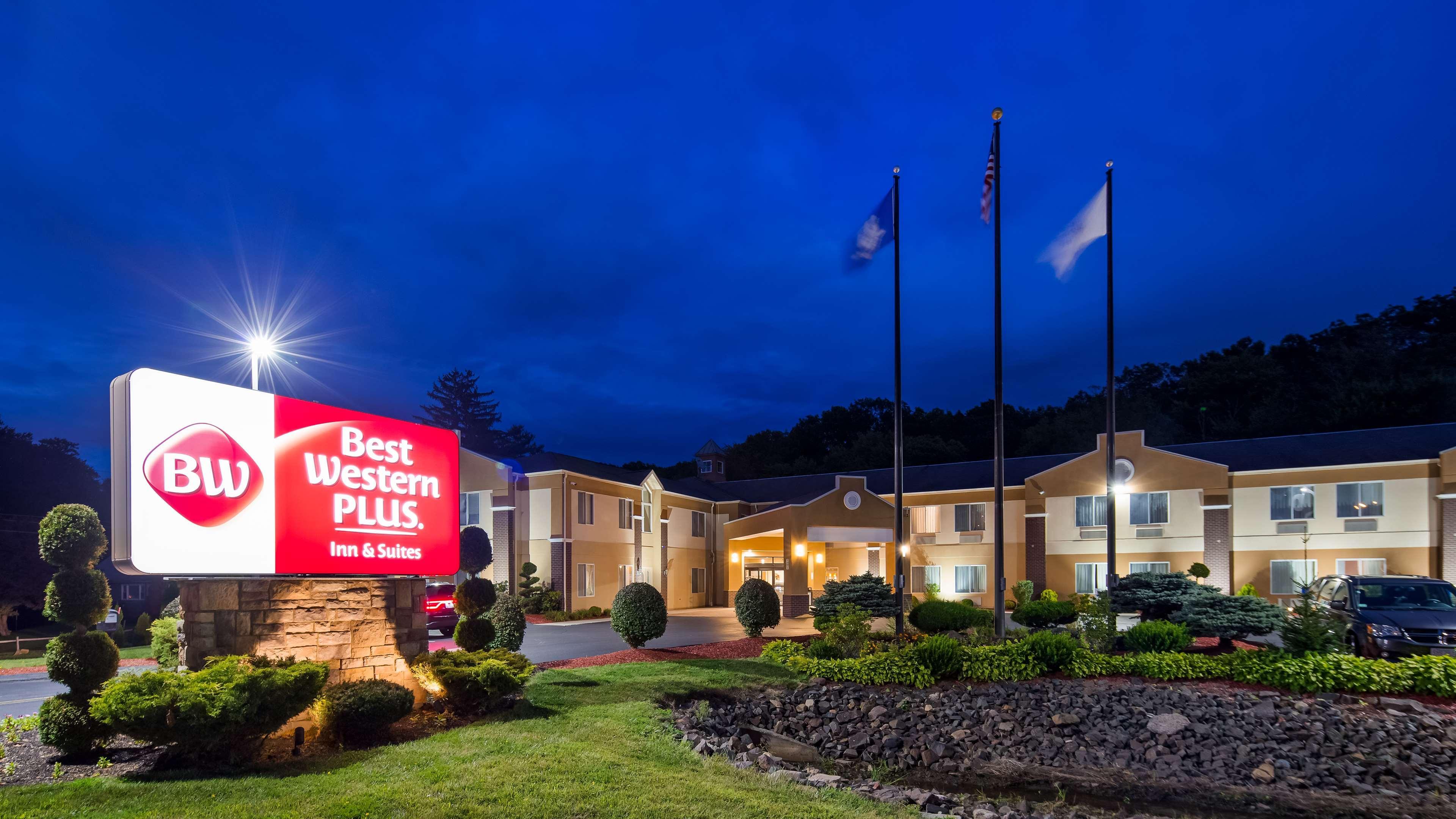 Best Western Plus New England Inn & Suites Berlin Exterior photo