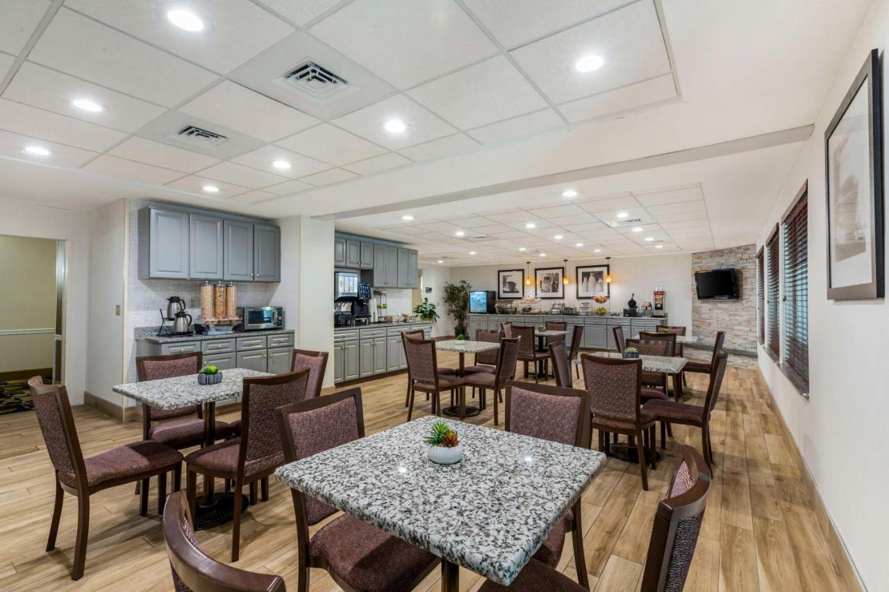Best Western Plus New England Inn & Suites Berlin Exterior photo
