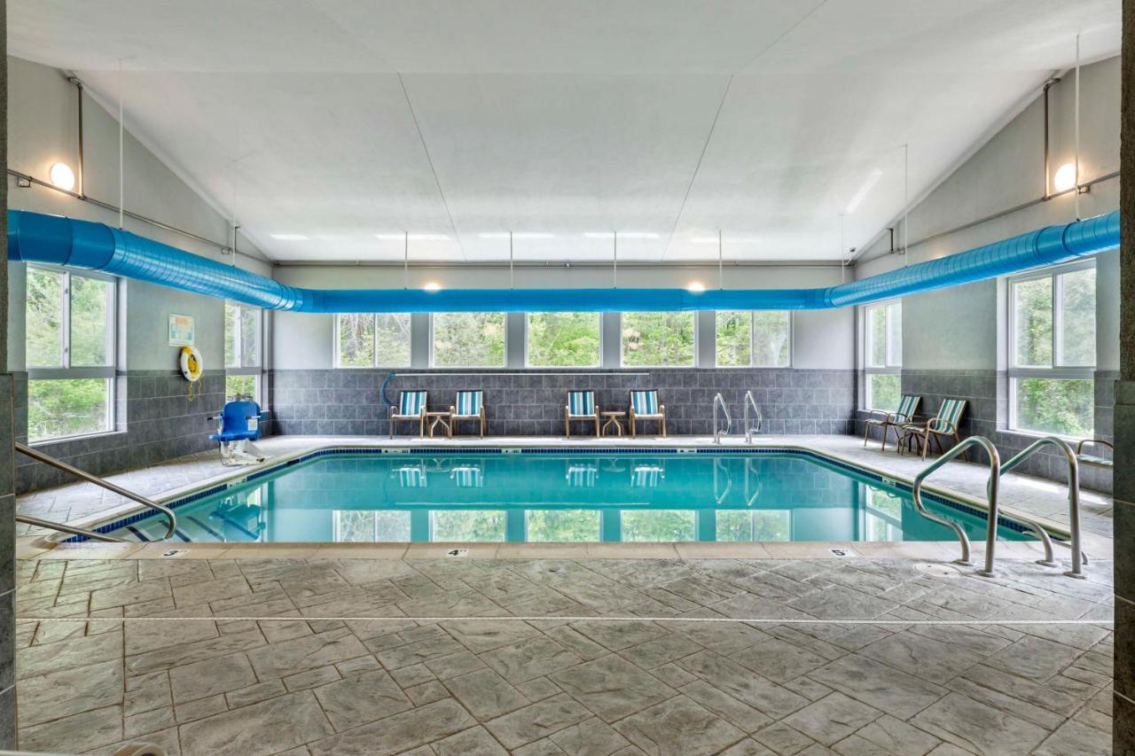 Best Western Plus New England Inn & Suites Berlin Exterior photo