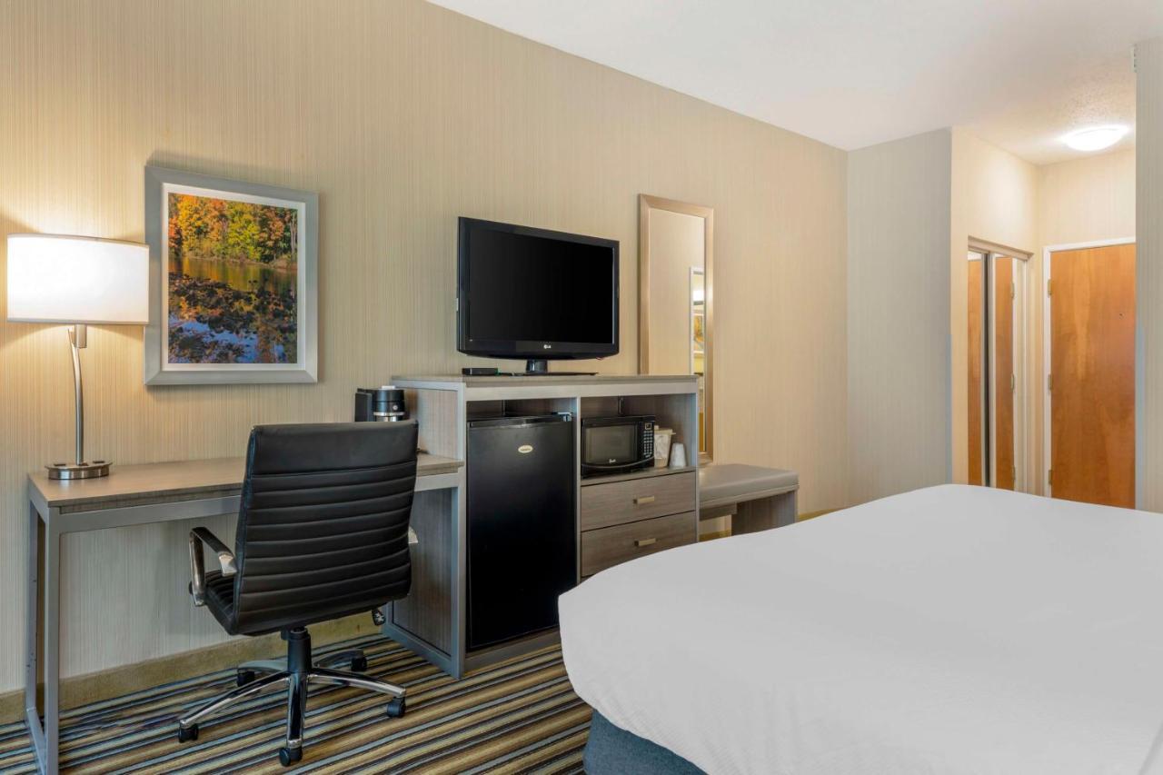 Best Western Plus New England Inn & Suites Berlin Exterior photo