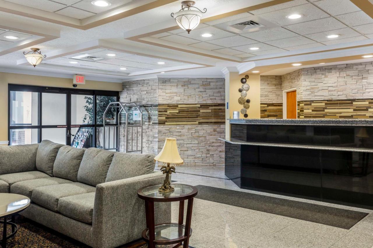 Best Western Plus New England Inn & Suites Berlin Exterior photo