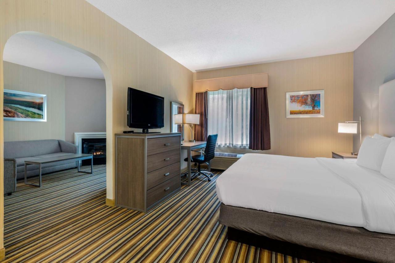 Best Western Plus New England Inn & Suites Berlin Exterior photo