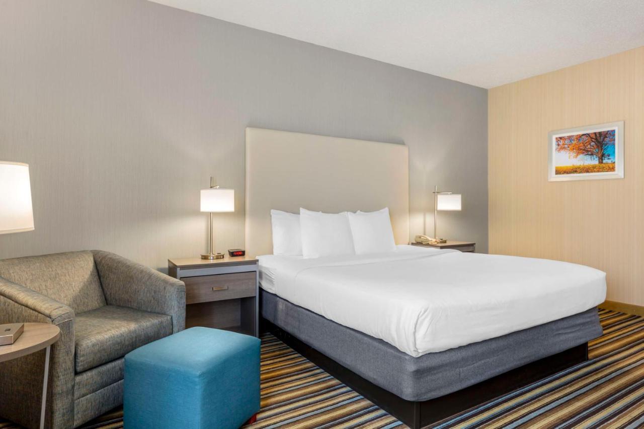 Best Western Plus New England Inn & Suites Berlin Exterior photo