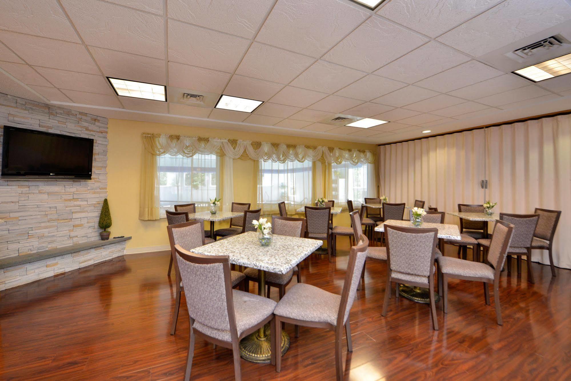 Best Western Plus New England Inn & Suites Berlin Exterior photo